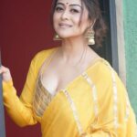 Falaq Naaz Instagram – Bold, beautiful, and ready to conquer! 💪💛

Styled by : @__snehasharma___
Photographer : @munnasphotography
Outfit : @muskann_kapadiaa
Outfit PR : @juhi_chiraniya @twotap_social
Jewellery : @the_jewel_gallery
Make-up : @ansarireshma_makeup
Hair : @preeti_mehendi_makeup_artist

@officialjiocinema
@endemolshineind

#FalaqNaaz #FalaqForTheWin #BBQueenFalaq #Trending #BiggBossOTT #BiggBoss #womaniya
