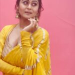 Falaq Naaz Instagram - #WhatJhumka ? 🪩💃 . . . . #FalaqNaaz #FalaqKiJhalaq #Falaq #earrings #outfit #bts #photoshoot #fyp