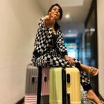 Falaq Naaz Instagram - To New Beginnings! 🥰✨ Styled by @__snehasharma___ Makeup @ansarireshma_makeup Hair - @makeoverbysejalthakkar Outfit @knit.nap Luggage bags @nasher_miles #FalaqNaaz #Trending