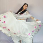 Falaq Naaz Instagram - Tu Jhooommmm💞 . . . Wearing-: @aachho PR-: @dinky_nirh . . . #pictureoftheday #ootd #dolledup #falaqnaaz