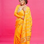 Falaq Naaz Instagram – When an Indian girl wears a saree the world stops to admire her grace!💛

Styled by: @__snehasharma___
Photographer: @munnasphotography
Outfit : @muskann_kapadiaa
Outfit PR : @juhi_chiraniya @twotap_social
Jewellery: @the_jewel_gallery
Make-up : @ansarireshma_makeup
Hair : @makeoverbysejalthakkar

@officialjiocinema 
@endemolshineind 

#falaqnaazz #falaqforthewin #bbqueenfalaq #trending #biggbossott2 #biggboss #womaniya