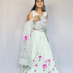 Falaq Naaz Instagram - Tu Jhooommmm💞 . . . Wearing-: @aachho PR-: @dinky_nirh . . . #pictureoftheday #ootd #dolledup #falaqnaaz