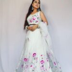 Falaq Naaz Instagram - Tu Jhooommmm💞 . . . Wearing-: @aachho PR-: @dinky_nirh . . . #pictureoftheday #ootd #dolledup #falaqnaaz