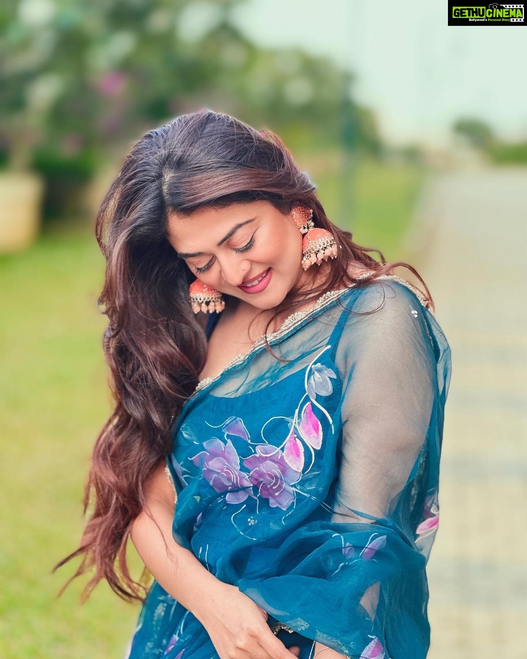 Falaq Naaz Instagram - ππΈπ . . . Outfit-: @aachho PR-: @dinky_nirh . . . #picoftheday #falaqnaaz #collaboration