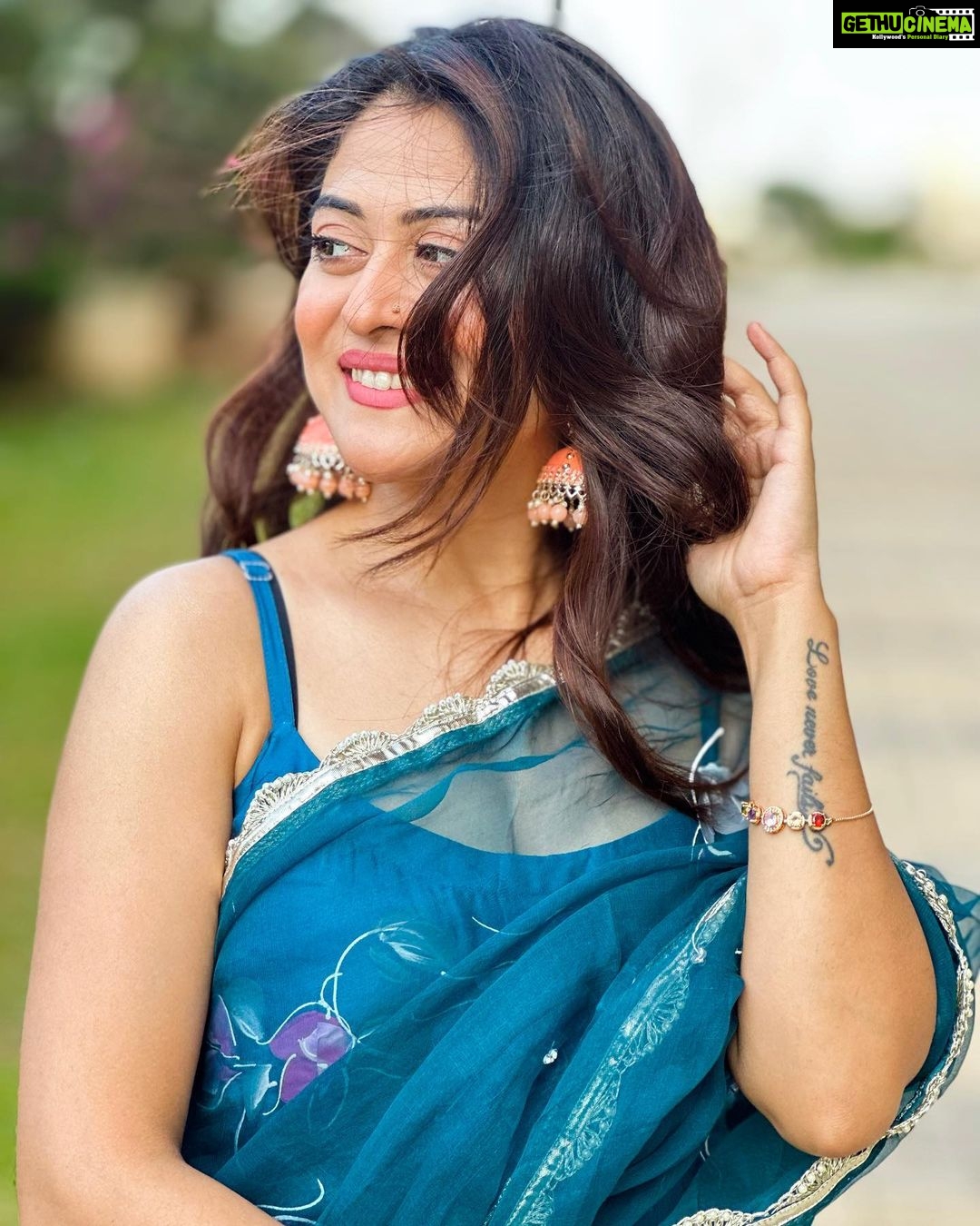 Falaq Naaz Instagram - ππΈπ . . . Outfit-: @aachho PR-: @dinky_nirh . . . #picoftheday #falaqnaaz #collaboration
