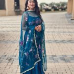 Falaq Naaz Instagram - 💙💙💙💙 . . . Outfit-: @aachho PR-: @dinky_nirh 💙 . . . #trendingnow #outfit #falaqnaaz #collaboration #foryou #picoftheday #ootd