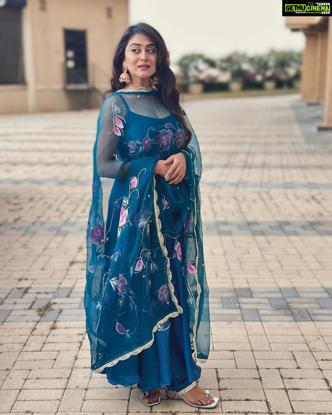 Falaq Naaz Instagram - 💙💙💙💙 . . . Outfit-: @aachho PR-: @dinky_nirh 💙 . . . #trendingnow #outfit #falaqnaaz #collaboration #foryou #picoftheday #ootd