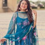 Falaq Naaz Instagram - 💙💙💙💙 . . . Outfit-: @aachho PR-: @dinky_nirh 💙 . . . #trendingnow #outfit #falaqnaaz #collaboration #foryou #picoftheday #ootd