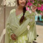 Falaq Naaz Instagram - 🌸 . . . Outfit-: @tara_c_tara Pr-: @maverick.communication01 @_prithaa_ . . . #picoftheday #falaqnaaz #sunkissed