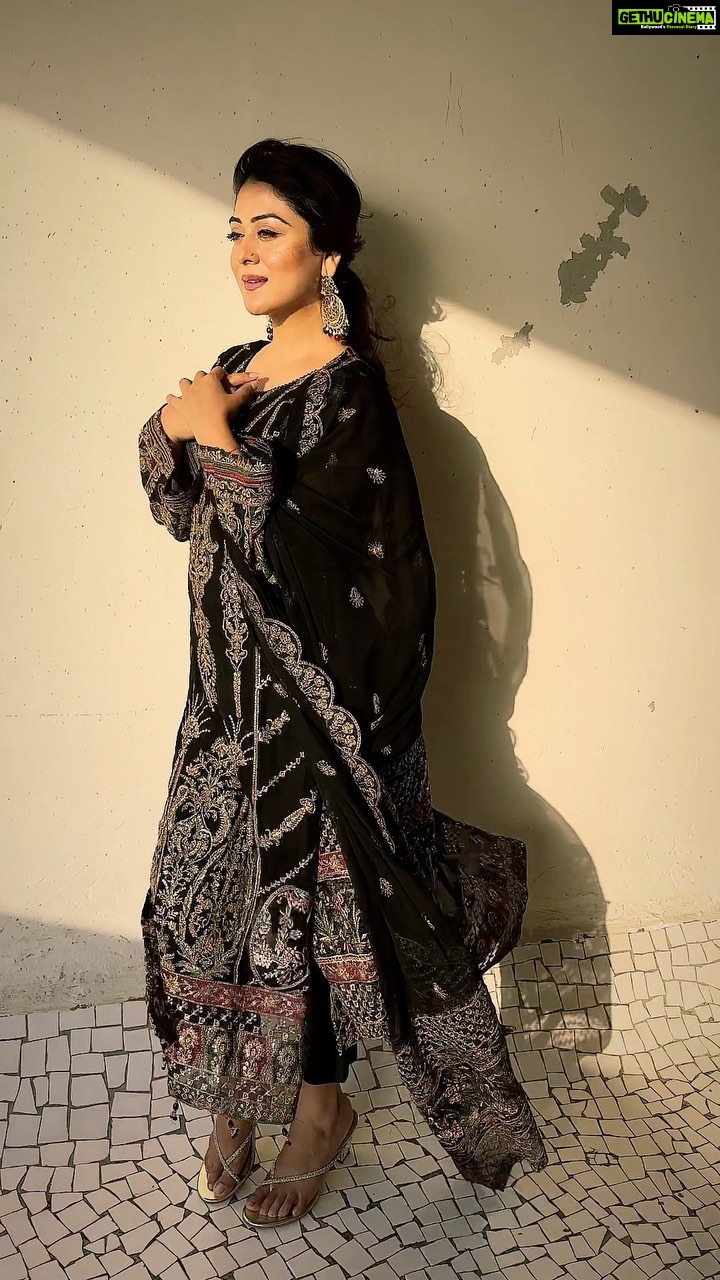 Falaq Naaz - 157.1K Likes - 🤍🤍🤍
.
.
.
Wearing-: @srclothingpalette_official
Jhumka-: @justjadaujewellery
.
.
.
#reelsinstagram #falaqnaaz #trendingreels #viral #accessories #outfitoftheday