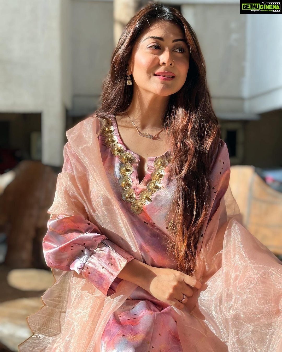Falaq Naaz Instagram - 🌸 . . . #pictureoftheday #falaqnaaz