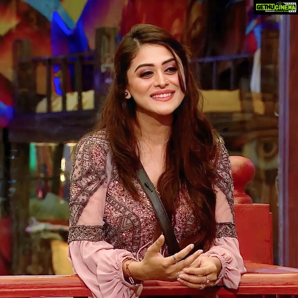 Falaq Naaz Instagram - We find ourselves at a crucial moment in Falaq's journey on Bigg Boss! As her loyal supporters, it's time for us to unite and show our unwavering support to keep her in the house ❤️ She has always brought her A-game to every challenge and task and her spirit deserves to be celebrated! ✨ So let's show the world what her fandom is capable of! 🔥 Log into the Jio Cinema app now to vote for Falaq! ✅ Outfit - @elibittonofficial @officialjiocinema @endemolshineind #FalaqNaaz #trending #VoteForFalaq #falaqforthewin #biggbossott2