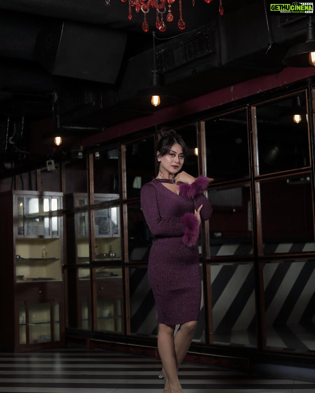 Falaq Naaz Instagram - Soft is fierce too. 💜 . . Styled by- @purvabansal5 Outfit - @__madeforher__ MUA - @makeupbyurmee Photography - @portraitdeewana Location- @truetrammtrunk @iampuneetgidwani . . #fierce #falaqkifauj #falaqnaaz #fashion #falaqian #bbott2 True Tramm Trunk