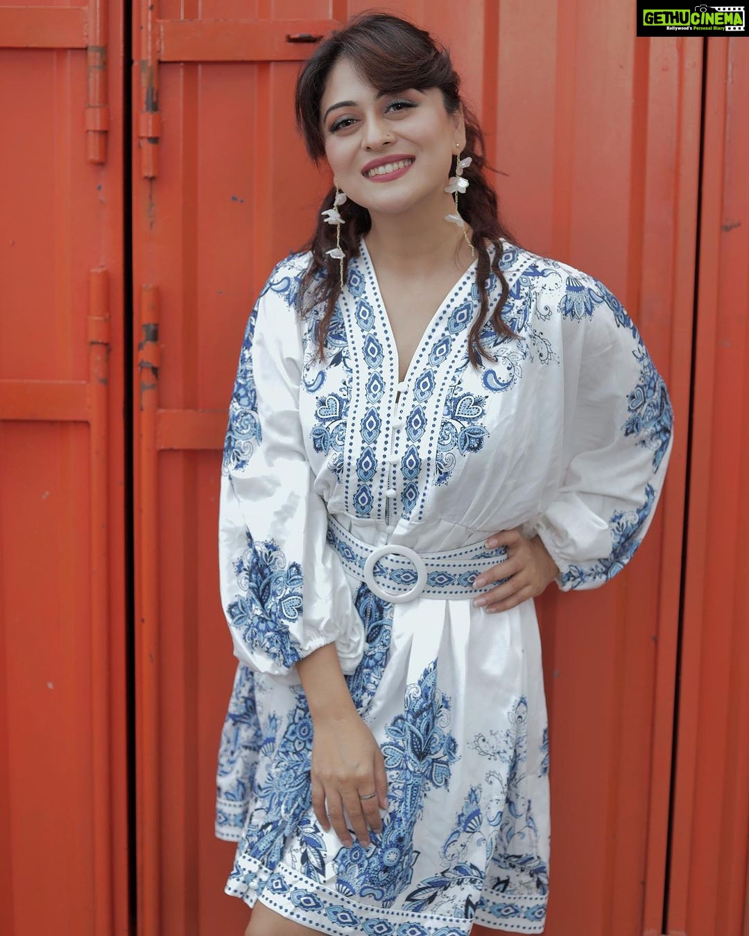 Falaq Naaz Instagram - We’re all a little fragile 💫🕊️ . . Styled by- @purvabansal5 Outfit - @bereziasm MUA - @makeupbyurmee Photography - @portraitdeewana Location- @truetrammtrunk @iampuneetgidwani . . . #falaqnaaz #falaqkifauj #falaqnaazz #womaniya #bbott2 #classics True Tramm Trunk