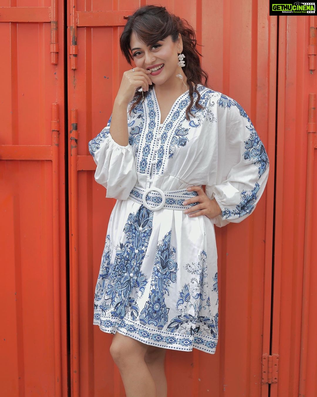 Falaq Naaz Instagram - We’re all a little fragile 💫🕊️ . . Styled by- @purvabansal5 Outfit - @bereziasm MUA - @makeupbyurmee Photography - @portraitdeewana Location- @truetrammtrunk @iampuneetgidwani . . . #falaqnaaz #falaqkifauj #falaqnaazz #womaniya #bbott2 #classics True Tramm Trunk