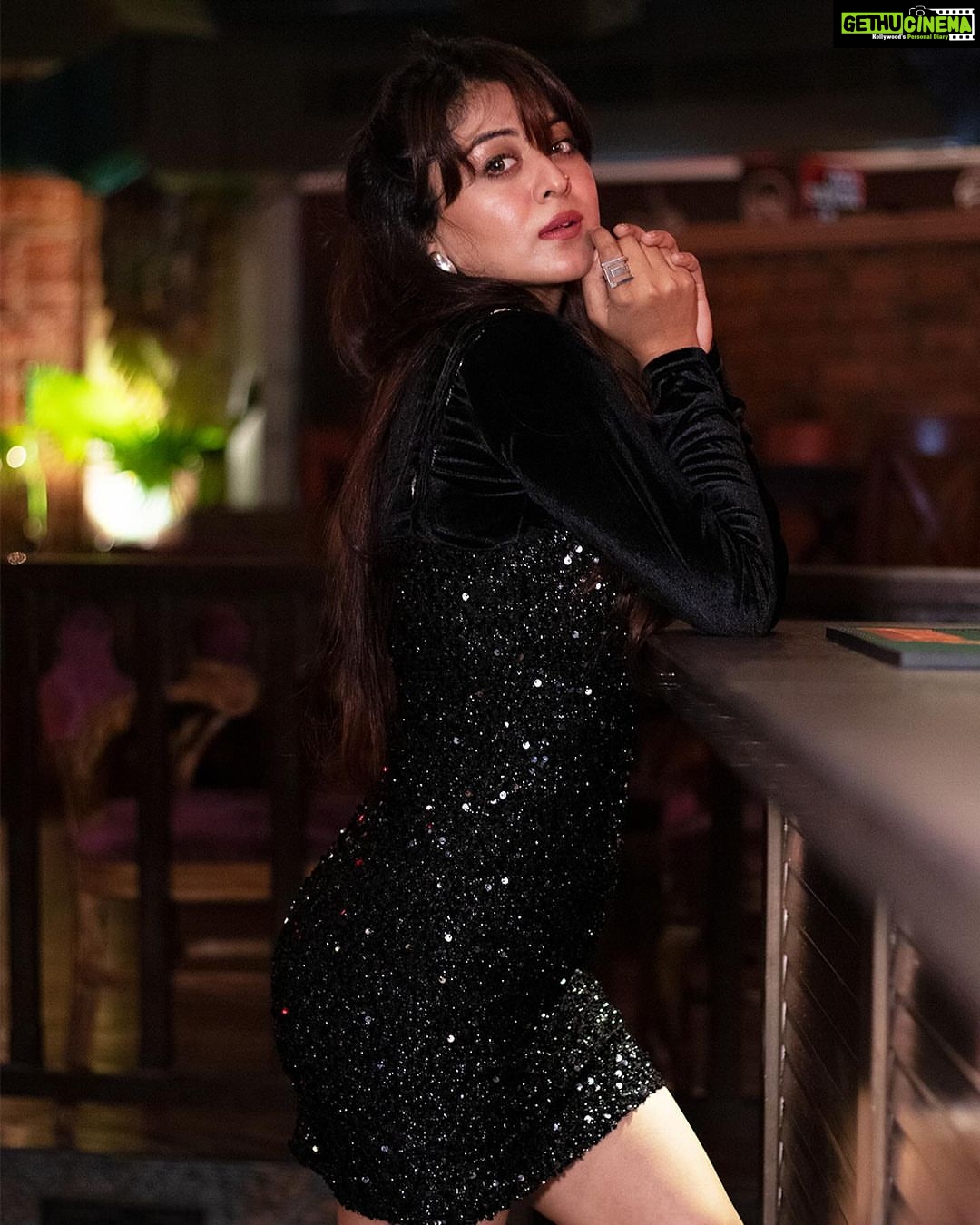 Falaq Naaz Instagram - Smiling through the brights and darks β¨ Outfit : @aadews__ π : @mitronandheri Location PR : @maverick.communication01 πΈ : @sn_photografy_06 #FalaqNaaz #FalaqKiFauj #FalaqKiJhalaq #Outfit #Photoshoot #Smile #Fyp