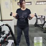 Falguni Rajani Instagram – 💪 exercise

Plant protein from @myherb.in 

#fitness #workout #crossfit #supplementstore #nutritionstore #weightraining #viralpost #trendingpost