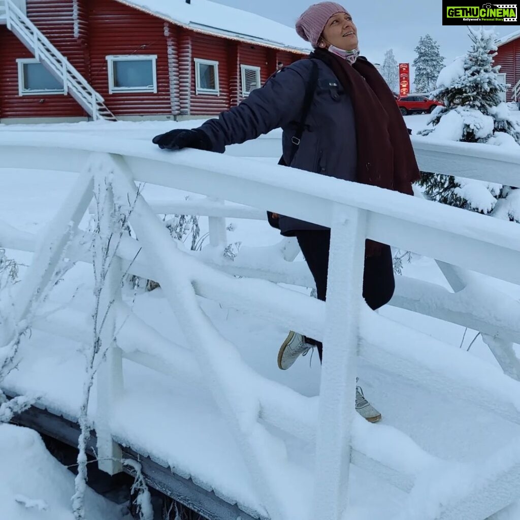 Falguni Rajani Instagram - I love snow much❄️☃️ #rovaniemi #finland #lapland #snowydays #snowfall #winterseason #instapostviral Polar Artic Circle
