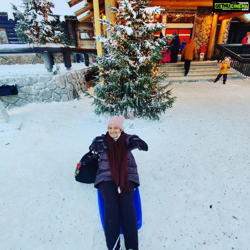 Falguni Rajani Instagram - #snowfall #christmasseason #finland #lapland #rovaniemichristmas #arcticcircle #santaclausvillage Polar Artic Circle