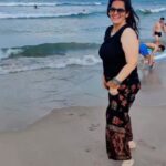 Falguni Rajani Instagram - #reelkarofeelkaro #reelsvideo #foryou #love #happylife #happiness #beachvibes