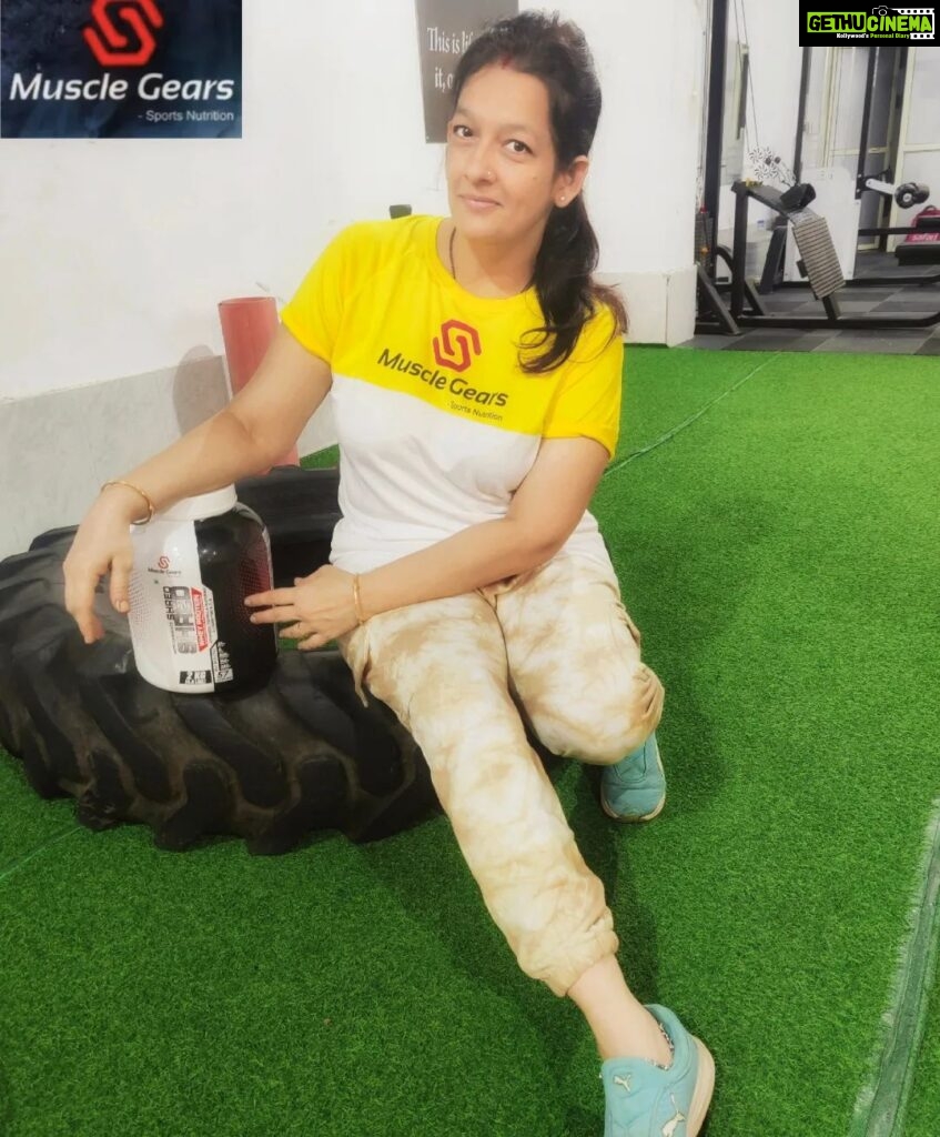 Falguni Rajani Instagram - Sweat is the best Highlighter sports nutrition for fatloss by @musclegears_nutrition #stayfit #nutritionstore #sportsnutrition #supplements #workout #fatlossgoals #strengthtraining