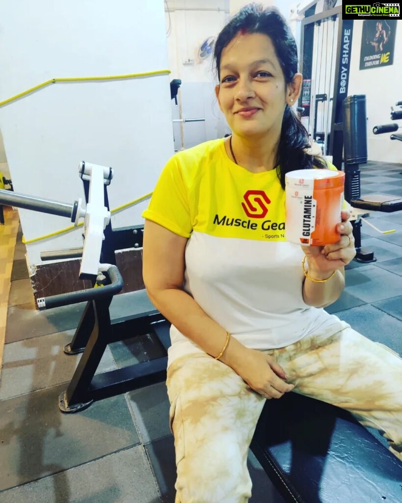 Falguni Rajani Instagram - Workouts are my happy hour😋 #workout #strengthtraining #gym #supplementstore #stayfit #sportsnutrition