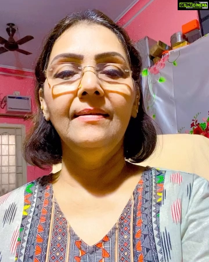 Fathima Babu Instagram - Arrive in …. Arrive at - how do we use them
