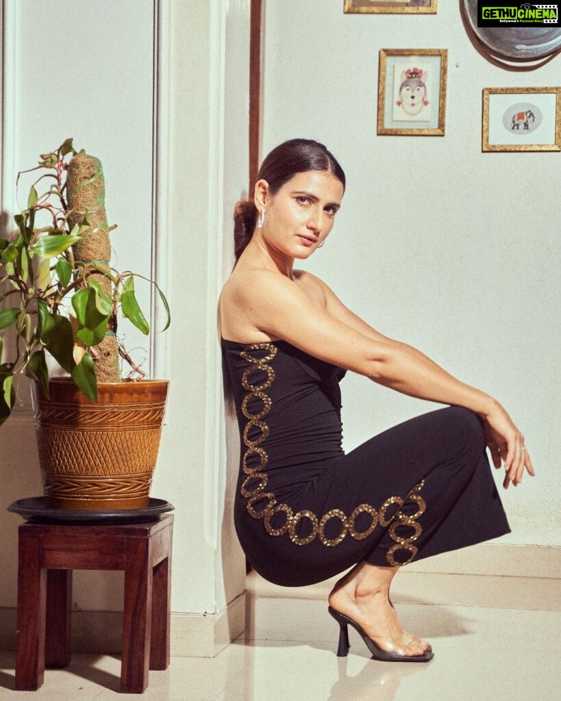 Fatima Sana Shaikh Instagram - 🖤🖤🖤 Outfit - @namratajoshipura Jewellery - @karishma.joolry Styled by - @twofoldstyles Shot by- @dieppj Make up- @divyashetty_ Hair- @hairbyradhika