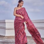 Fatima Sana Shaikh Instagram - 🌸🌸🌸 Saree @raw_mango 📸 @dieppj