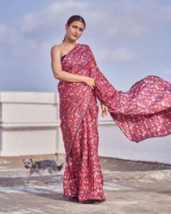 Fatima Sana Shaikh Instagram - 🌸🌸🌸 Saree @raw_mango 📸 @dieppj