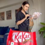 Fatima Sana Shaikh Instagram - Some days go like- Eat, sleep, memorize scripts, repeat. So i decided to #catchabreak Here’s how you can #CatchABreak 1. Create your reel catching a break 2. Tag @kitkatindia to get featured 3. Don’t forget to use the hashtag #CatchABreak #KitKat #CatchABreak #AD #Collab