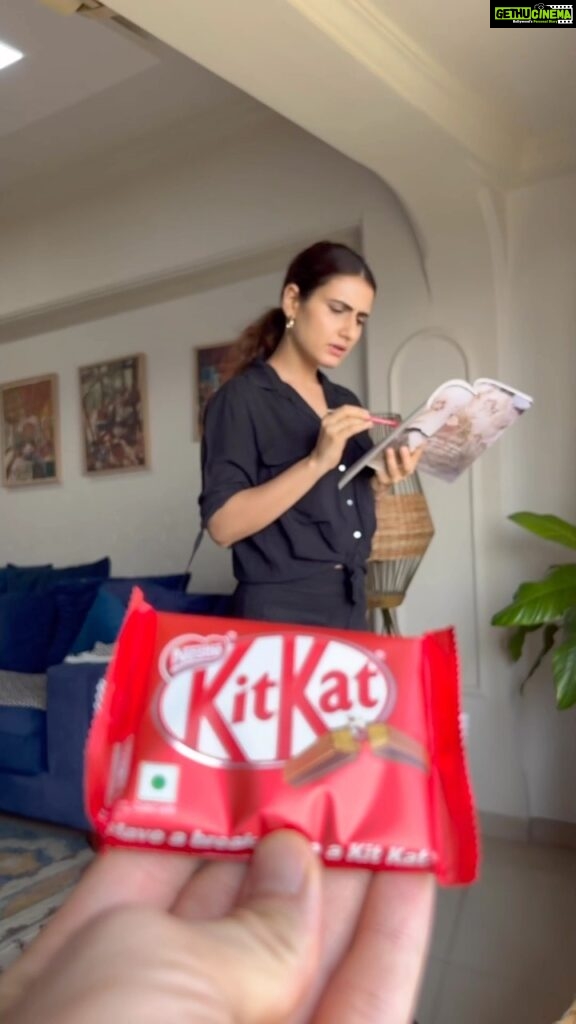 Fatima Sana Shaikh Instagram - Some days go like- Eat, sleep, memorize scripts, repeat. So i decided to #catchabreak Here’s how you can #CatchABreak 1. Create your reel catching a break 2. Tag @kitkatindia to get featured 3. Don’t forget to use the hashtag #CatchABreak #KitKat #CatchABreak #AD #Collab