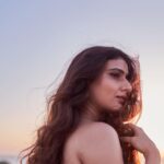 Fatima Sana Shaikh Instagram - Playing with the winds Styled by @akshitas11 with @khushi46 Make up - @nishisingh_muah Assisted by - @isha_hmua Hair- @arvindkumar_hair Outfit- @taruntahiliani Jewellery- @aulerthofficial Shot by @dieppj