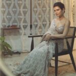 Fatima Sana Shaikh Instagram - Filmfare ready :) Team credits- Styled by @akshitas11 with @khushi46 Hair and Makeup - @florianhurel Assisted by @bhaktilakhani Video by @kapilcharaniya Saree - @dollyjstudio Earrings- @maejewellery Ring - @esmecrystals Clutch - @quirkytalesbyrima