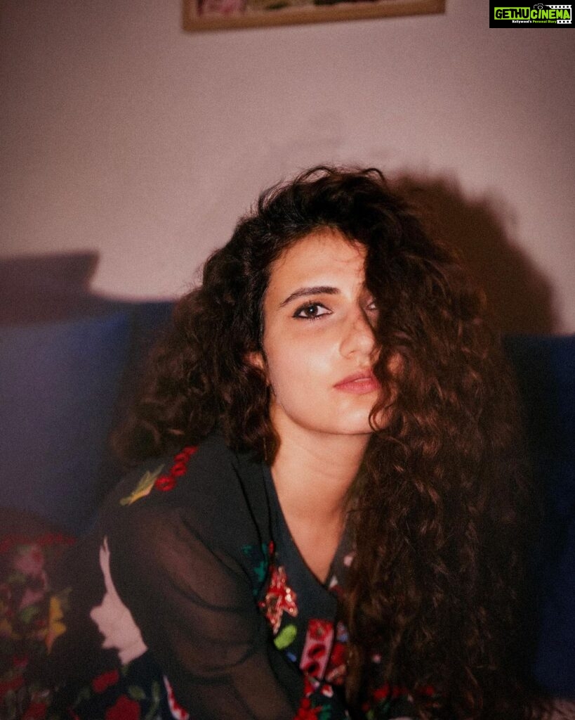 Fatima Sana Shaikh Instagram - :) Shot by @dieppj Wearing @vipulshahbags
