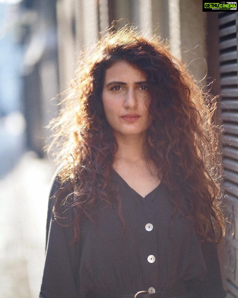 Fatima Sana Shaikh Instagram - Let's see who wins the staring contest. :p 📷 @dieppj
