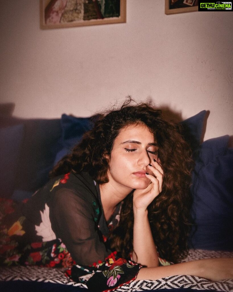 Fatima Sana Shaikh Instagram - :) Shot by @dieppj Wearing @vipulshahbags