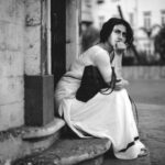 Fatima Sana Shaikh Instagram - अदब की रौनक़ हमारे दम से है। उन लोगों के दम से नहीं है जिनके पास छापने की मशीनें, स्याही और अनगिनत काग़ज़ हैं। लिट्रेचर का दिया हमारे ही दिमाग़ के रौग़न से जलता है। - सआदत हसन मंटो . Shot by- @tarunchouhan_ph ✨🌼 . Outfit - @raw_mango ✨