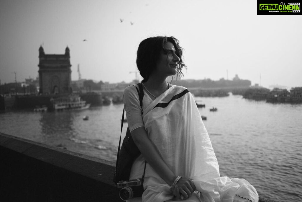 Fatima Sana Shaikh Instagram - फिल्मों को कामयाब बनाने और सितारे पैदा करने के लिए हमें सितारा-शनास निगाहों की ज़रूरत है। - सआदत हसन मंटो . Shot by - @tarunchouhan_ph 🌸 . Outfit - @raw_mango 💐