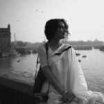 Fatima Sana Shaikh Instagram – फिल्मों को कामयाब बनाने और सितारे पैदा करने के लिए हमें सितारा-शनास निगाहों की ज़रूरत है।
– सआदत हसन मंटो 
.
Shot by – @tarunchouhan_ph 🌸
.
Outfit – @raw_mango 💐
