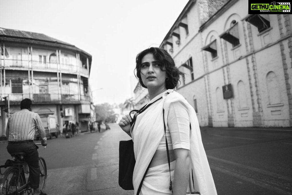 Fatima Sana Shaikh Instagram - फिल्मों को कामयाब बनाने और सितारे पैदा करने के लिए हमें सितारा-शनास निगाहों की ज़रूरत है। - सआदत हसन मंटो . Shot by - @tarunchouhan_ph 🌸 . Outfit - @raw_mango 💐