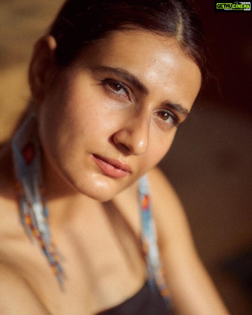 Fatima Sana Shaikh Instagram - Just showing off my favorite earrings 🤓 📷 @dieppj
