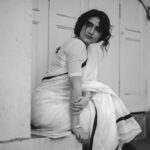 Fatima Sana Shaikh Instagram – फिल्मों को कामयाब बनाने और सितारे पैदा करने के लिए हमें सितारा-शनास निगाहों की ज़रूरत है।
– सआदत हसन मंटो 
.
Shot by – @tarunchouhan_ph 🌸
.
Outfit – @raw_mango 💐