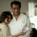 Fatima Sana Shaikh Instagram – Shagun ke 101 rupaye film shuru hone se pehle and what a better day than Saraswati puja. @anuragbasuofficial 
#metroinndino 

Was so lucky to have @tarunchouhan_ph to capture these lovely moments. Thanks dost.