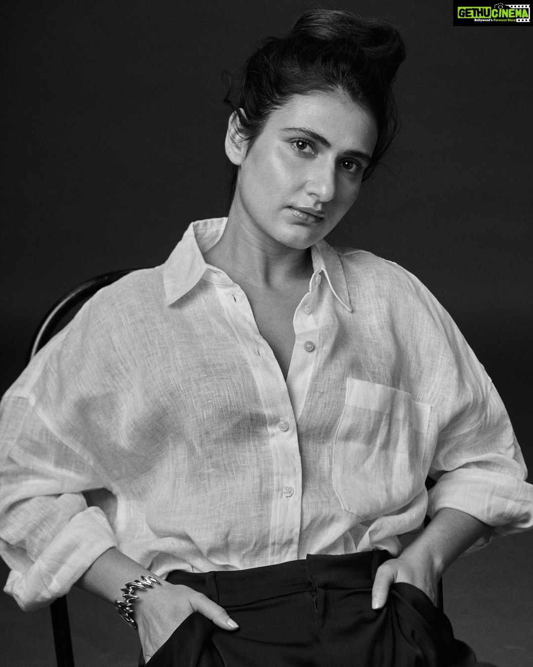 Fatima Sana Shaikh Instagram - Here’s looking at you, kid. - Casablanca Photo @dieppj Hair @paloshell Make up @dhwanidave18 Stylist @its_mariyamm Trousers:- @self__cntrd Jewellery:- @shoplune #blackandwhite #bwphotography #blackandwhiteportrait #bnwseries