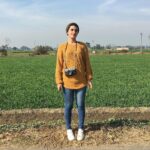 Fatima Sana Shaikh Instagram - Mausam alag, sheher alag, hum bhi alag.. Par, Camera humesha saath main ❤️ happy world photography days doston. #worldphotographyday