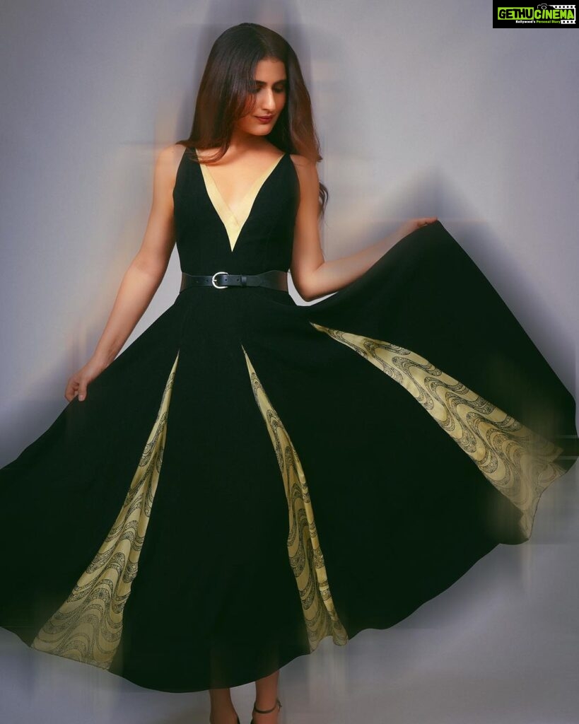 Fatima Sana Shaikh Instagram - :) Outfit - @studiomoonray Jewellry - @studio.metallurgy Styled by - @tanyamehta27 Assisted by - @poorvibora HMU - @bhaktilakhani Photos - @thebhupeshkalal