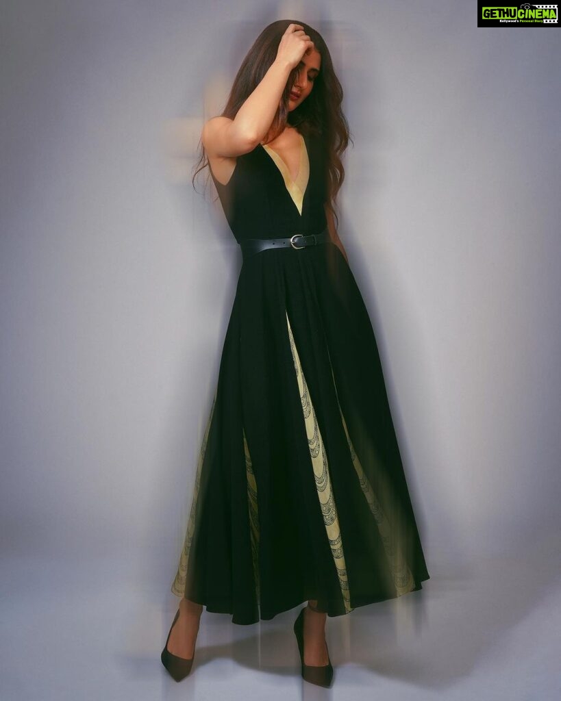 Fatima Sana Shaikh Instagram - :) Outfit - @studiomoonray Jewellry - @studio.metallurgy Styled by - @tanyamehta27 Assisted by - @poorvibora HMU - @bhaktilakhani Photos - @thebhupeshkalal