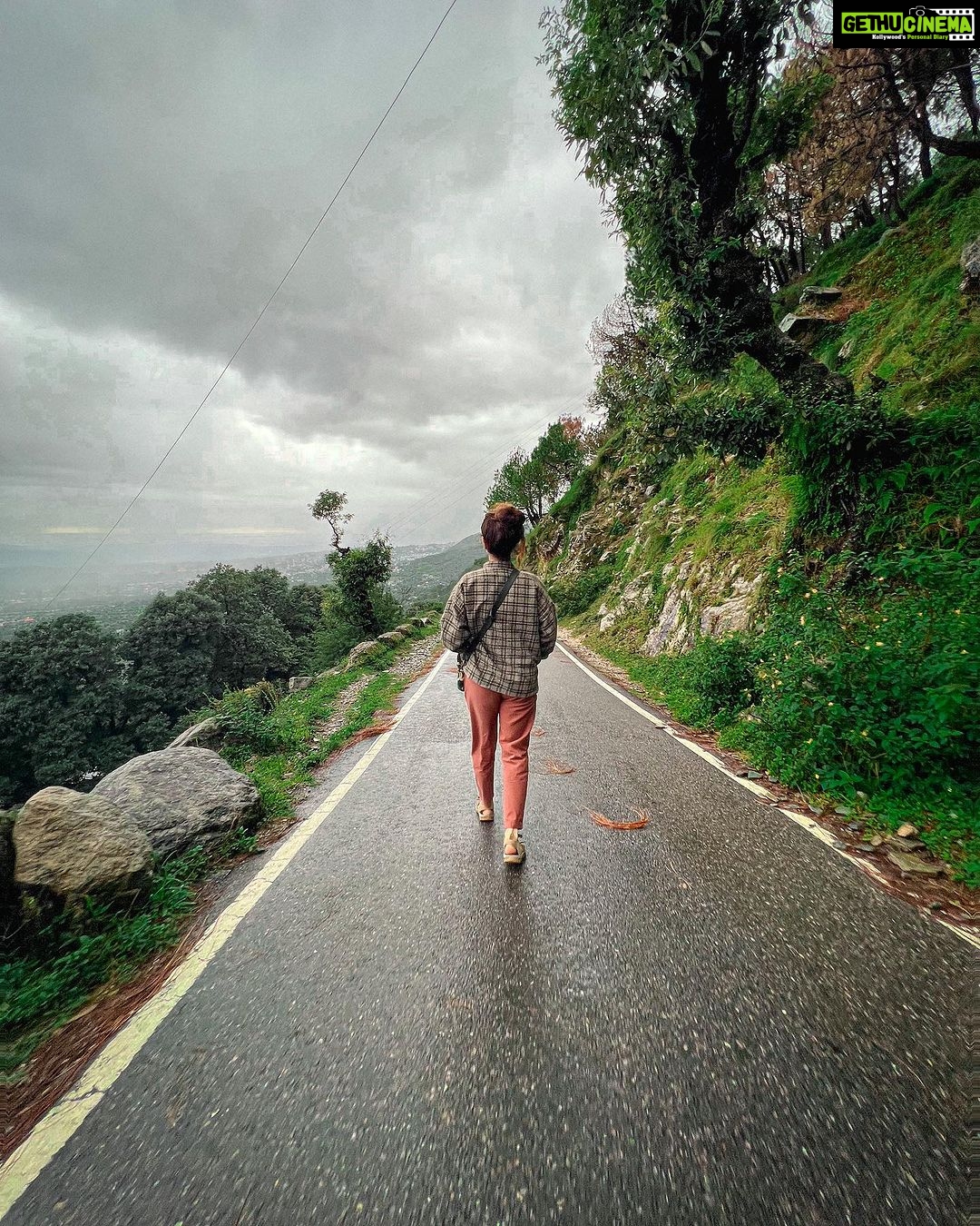 Fatima Sana Shaikh Instagram - That’s what my morning walks in the mountains looked like :) Picking flowers mostly :p Also, the jacket and the beautiful shirt is by @sharlho Dharamshala, Himachal Pradesh..