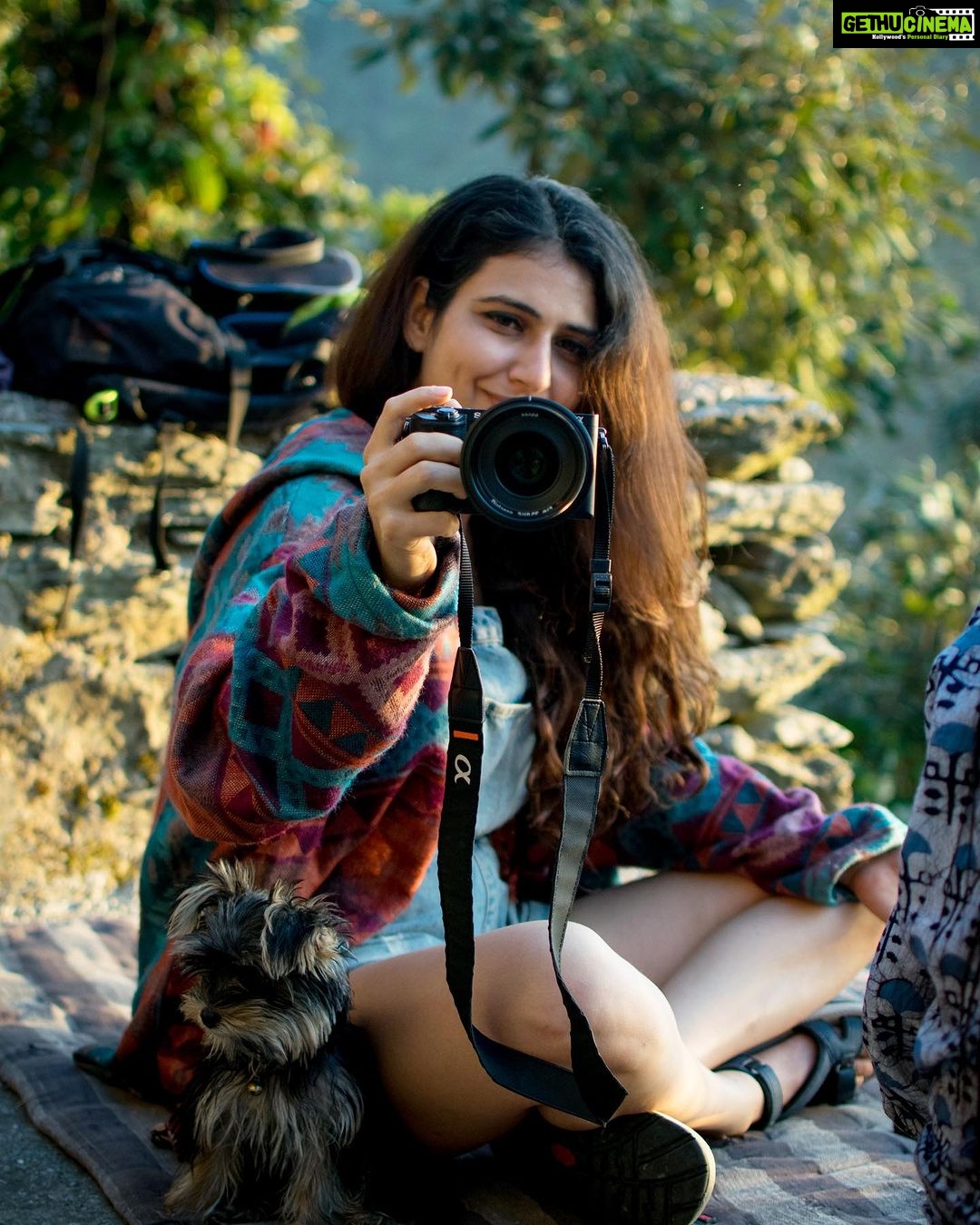 Fatima Sana Shaikh Instagram - Mausam alag, sheher alag, hum bhi alag.. Par, Camera humesha saath main ❤️ happy world photography days doston. #worldphotographyday